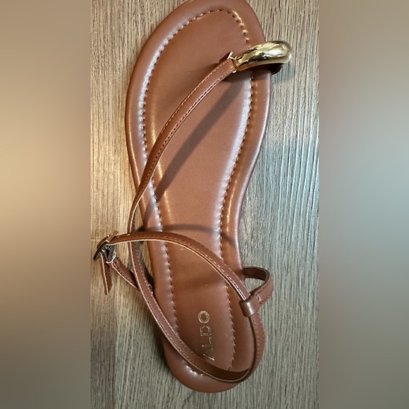 Aldo Brown Sandals with Gold Details - Picture 3 of 6